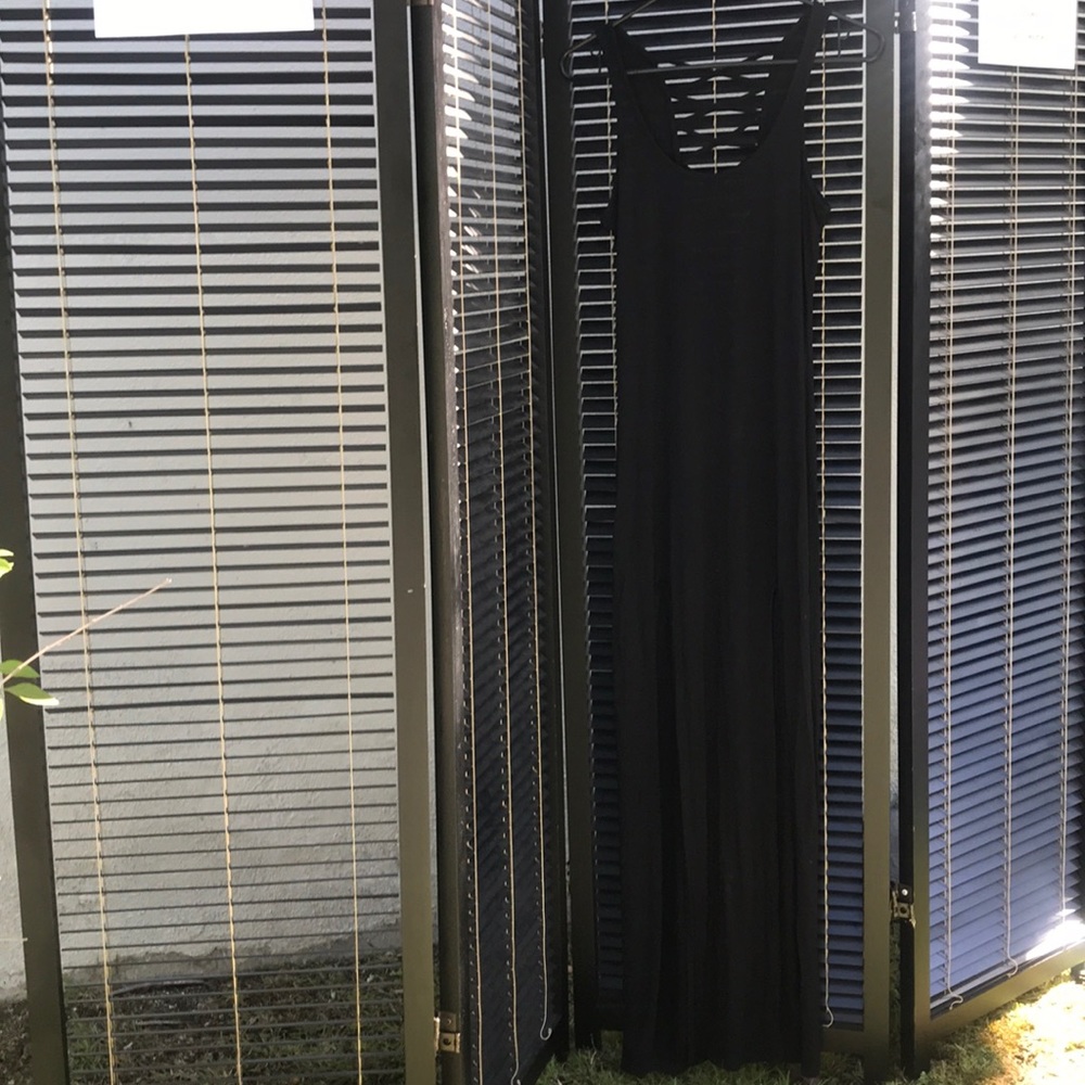 Long maxi black dress crossed strapped